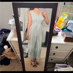 Sea green floral jumpsuit with pockets!